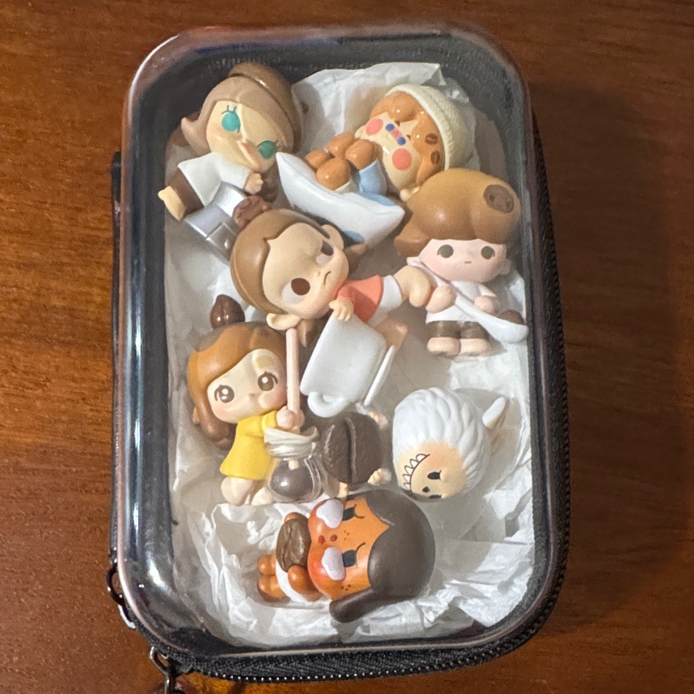 Popmart Coffee Factory Popbean 7 Piece Set in a reusable case.